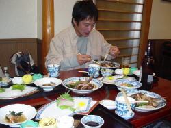 瀬戸内のお魚料理で刺身あり天ぷらありの盛りだくさん。